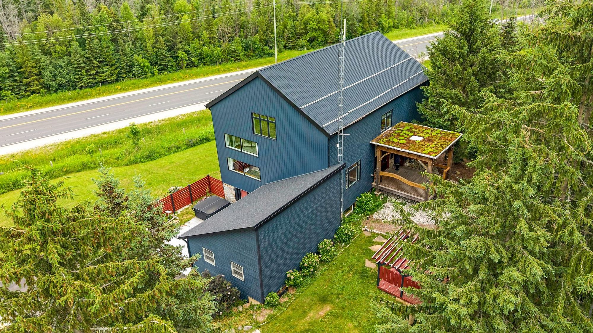 Existing aerial photograph of the building and grounds